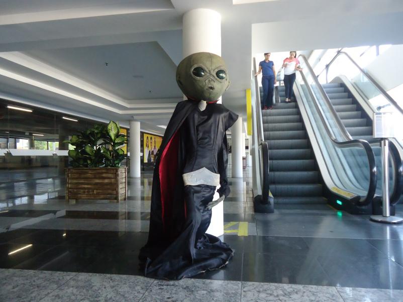 Labirinto Invasão Alien no Shopping Mueller - Muralzinho de Ideias