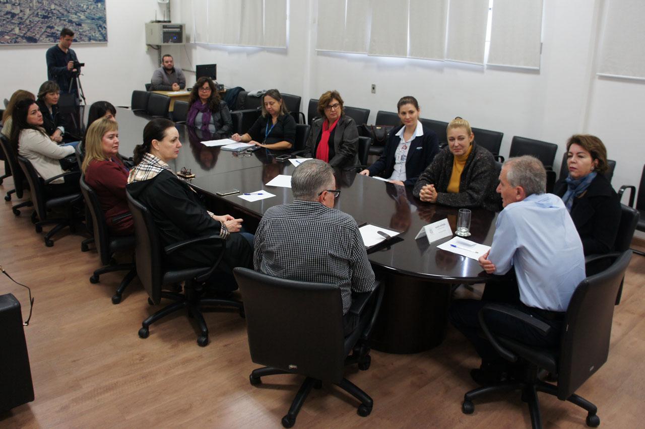 Prefeito de Limeira dá posse aos integrantes do Comitê de Aleitamento Materno
