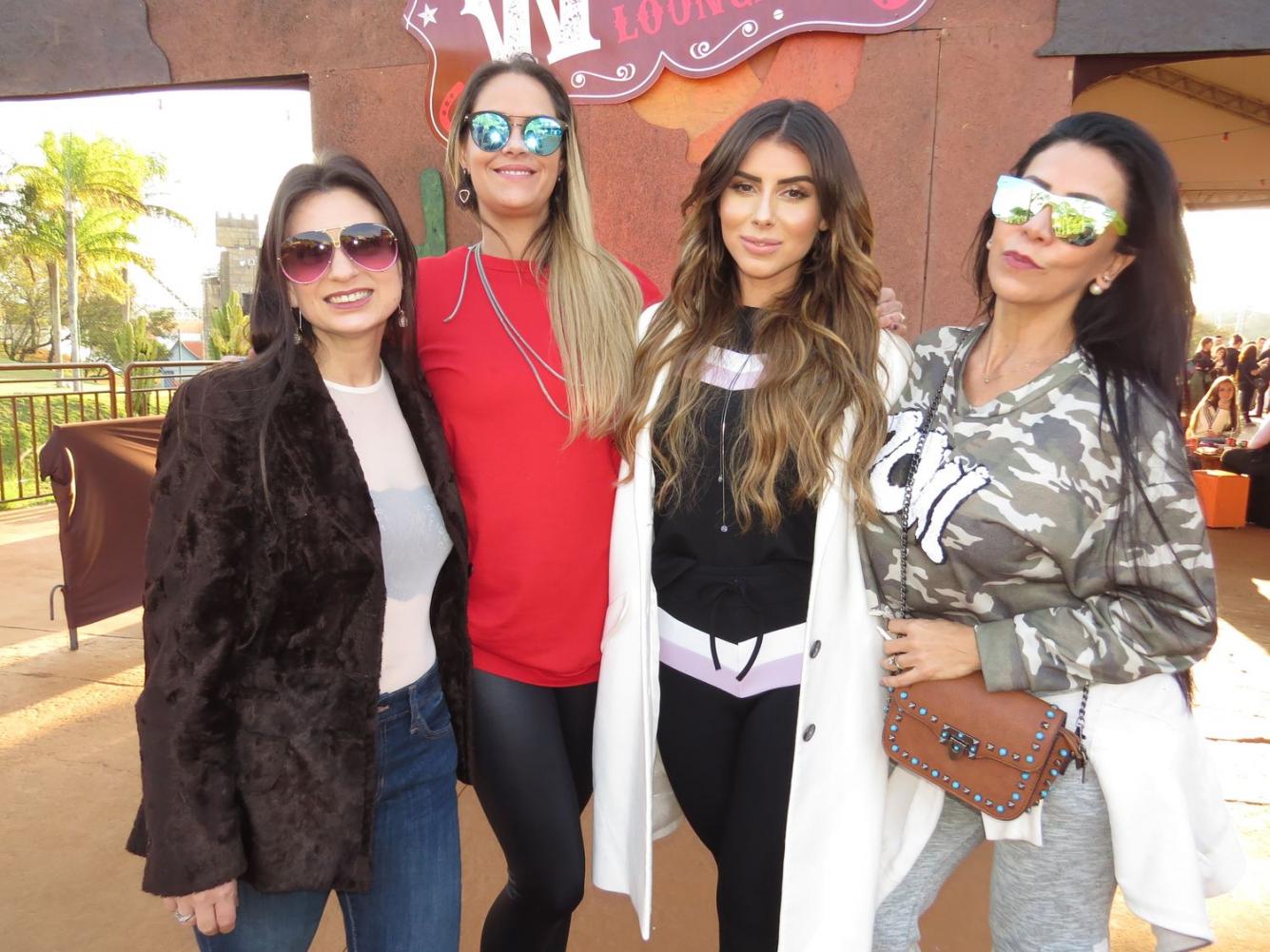 Evento em parque temático reuni vários ex BBB, atores e famosos