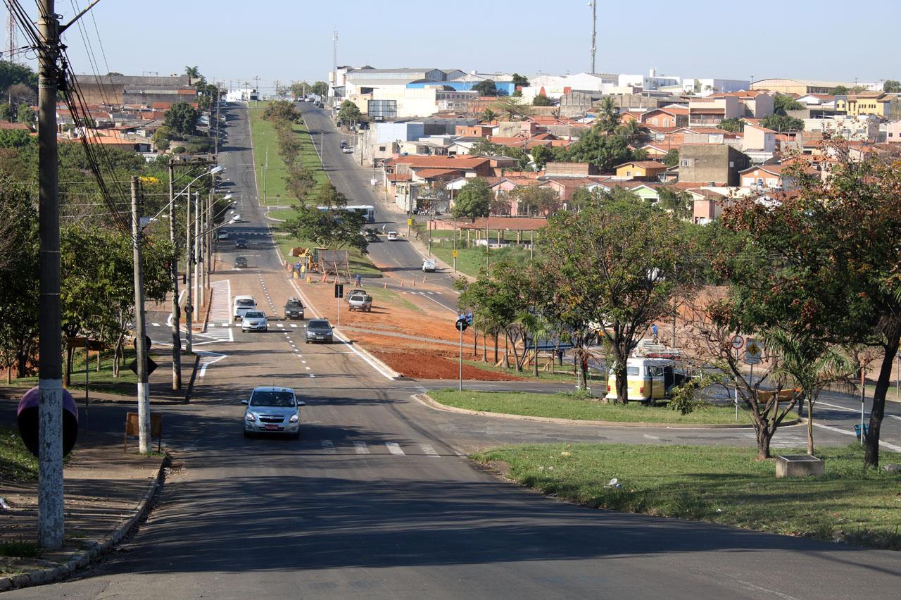 Prefeito acompanha liberação de trecho da via Luiz Varga, no Vista Alegre em Limeira