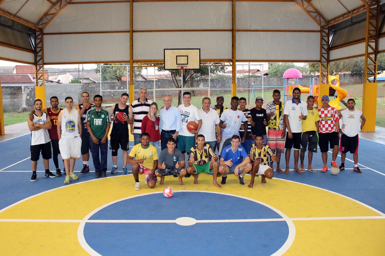Parceria com comunidade revitaliza quadra esportiva no Belinha Ometto em Limeira