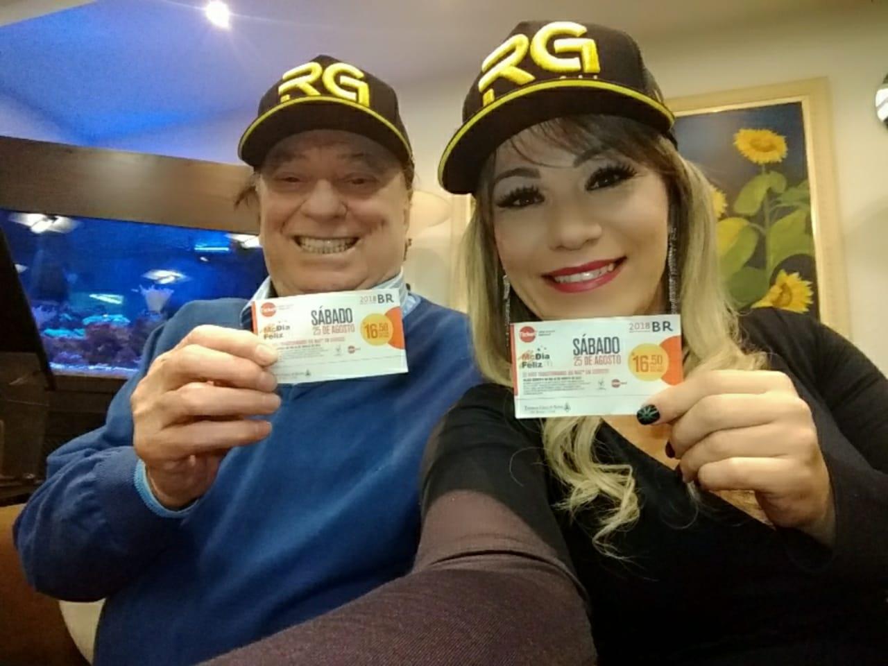 Com apoio de Raul Gil, Flavinha Cheirosa comanda MC Dia Feliz em SP