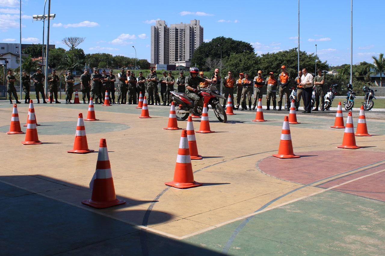 Agentes de trânsito de Limeira participam de curso sobre pilotagem tática no Tiro de Guerra