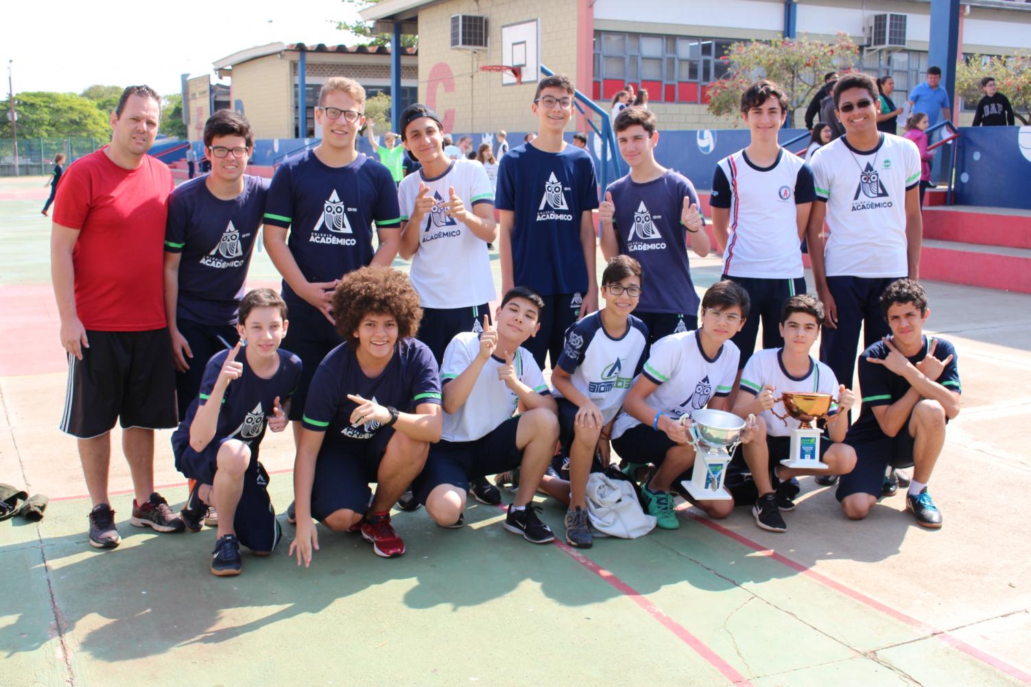 Colégio Acadêmico em festa com seis troféus
