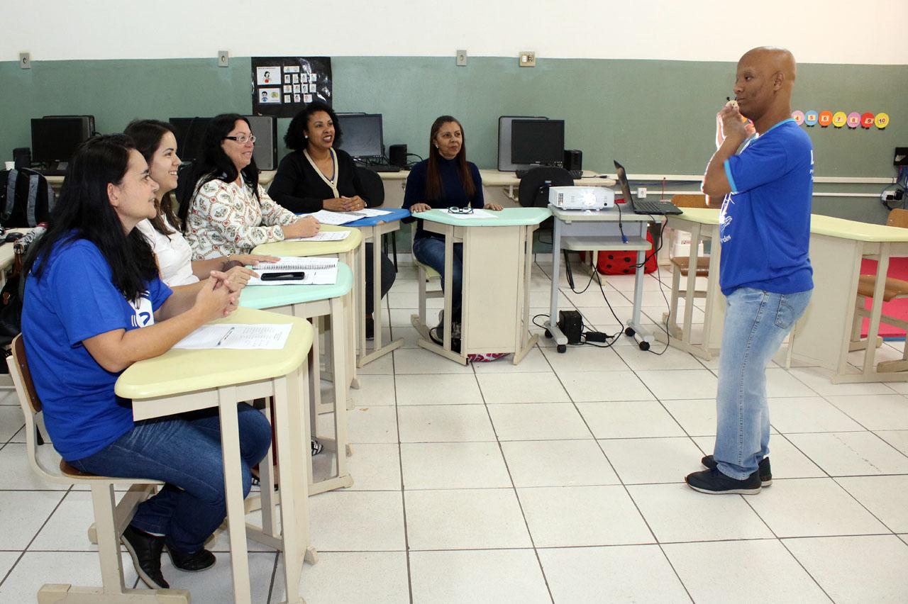 Prefeitura de Limeira mantém curso de Libras para servidores municipais
