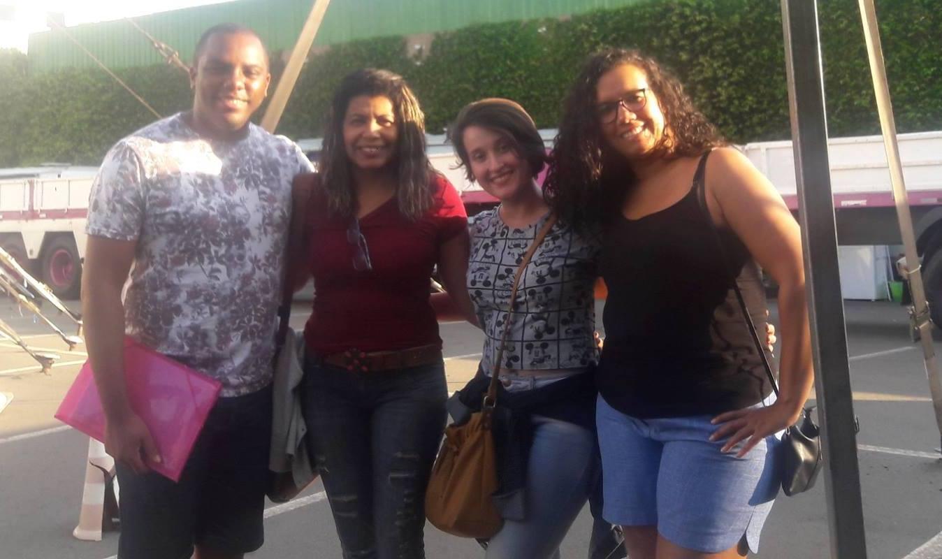 Cerca de 30 alunos das oficinas socioeducativas visitam circo em Limeira