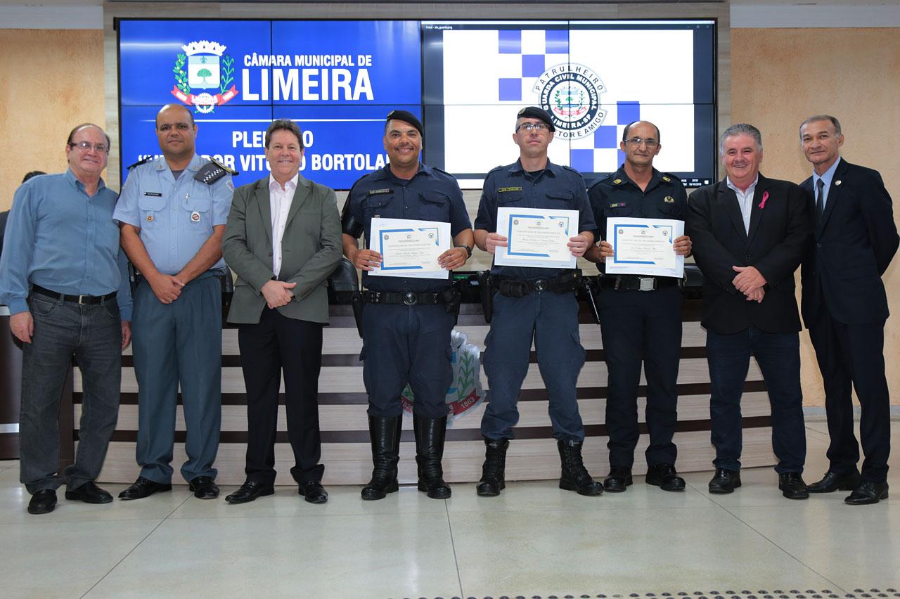Guardas Civis Municipais são homenageados em cerimônia na Câmara de Limeira