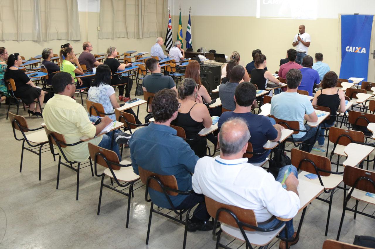 Atleta olímpico Claudinei Quirino palestra para servidores de Limeira