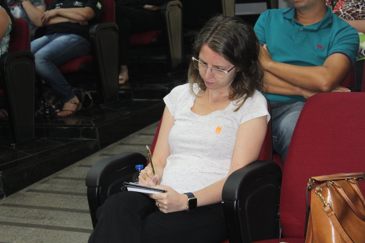 Cerca de 50 comerciantes participam do curso gratuito de Boas Práticas em Serviços de Alimentação