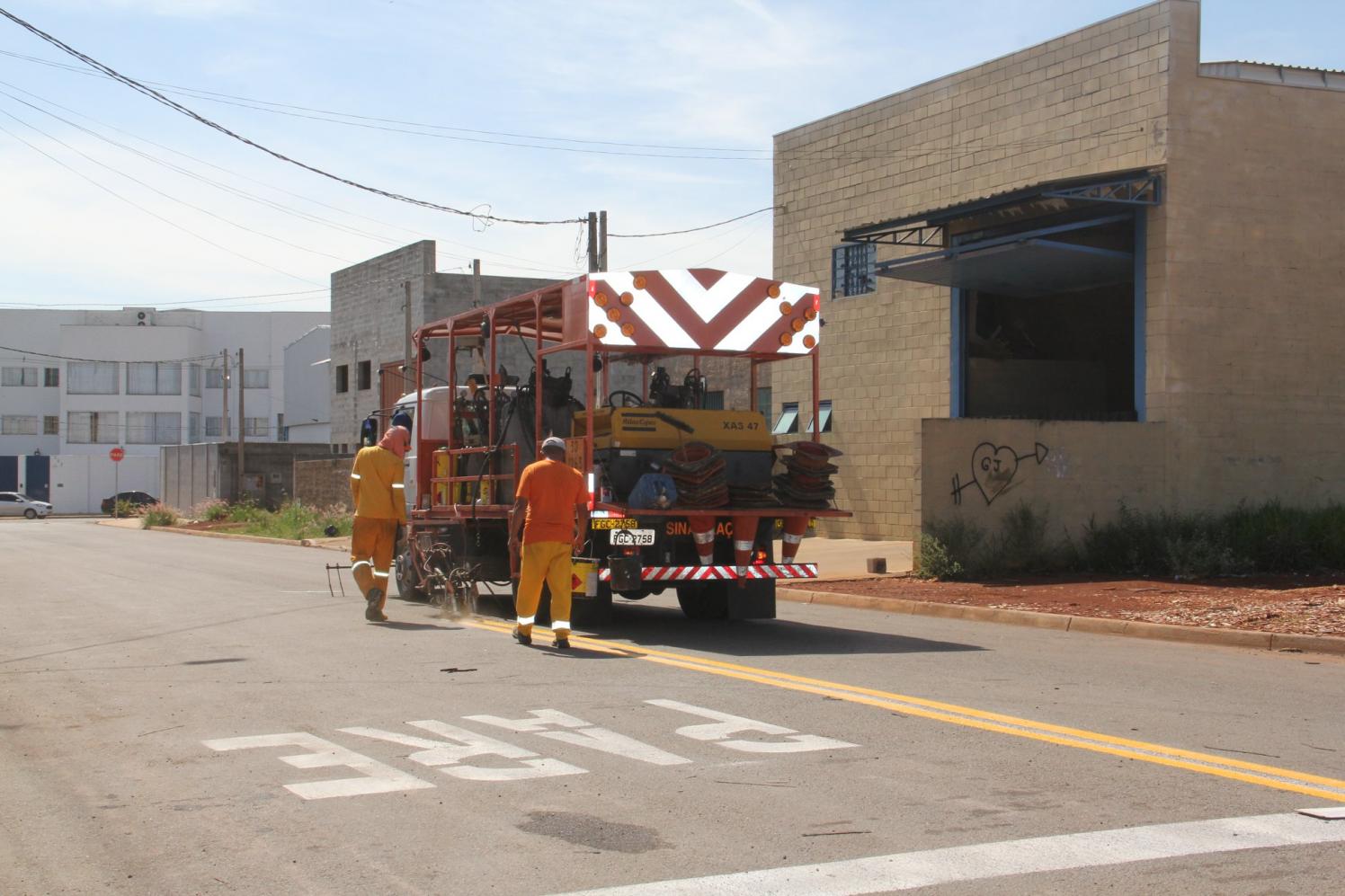 Prefeitura de Cordeirópolis conclui sinalização horizontal e vertical no Distrito Industrial II