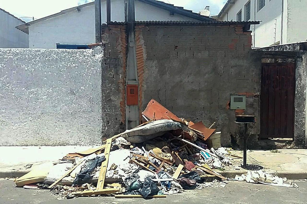 Prefeitura de Limeira autua empresa de caçambas por descarte irregular de entulho