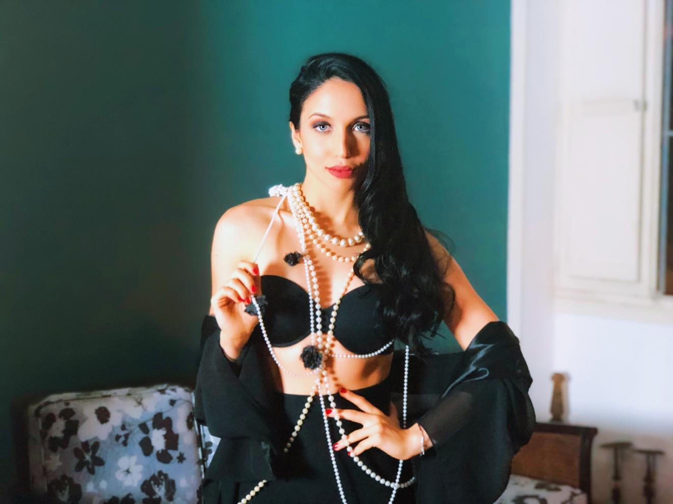 Ana Petkovic surpreende ao lançar videoclipe de musica escrita aos seus 14 anos