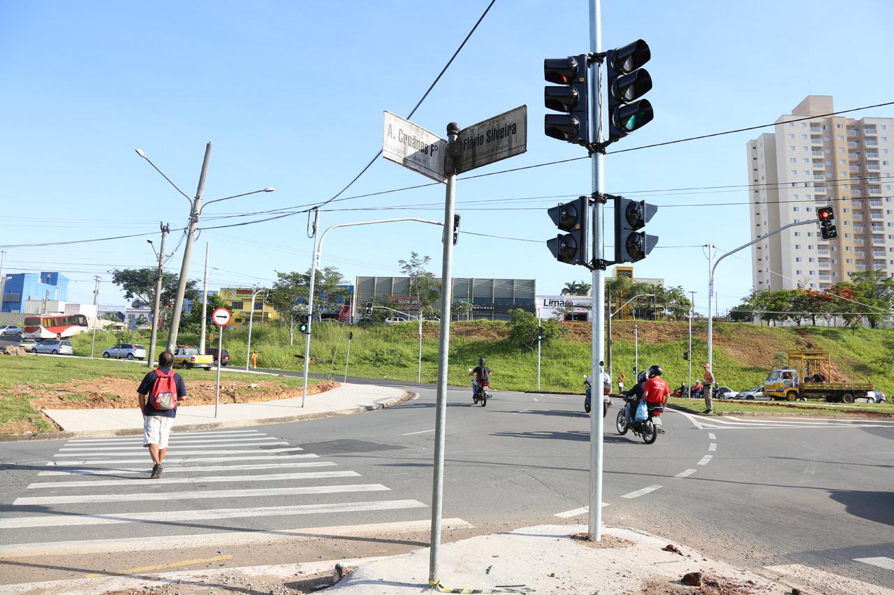 Semáforos na rotatória do Cecap em Limeira começam a funcionar e melhoram fluidez no tráfego
