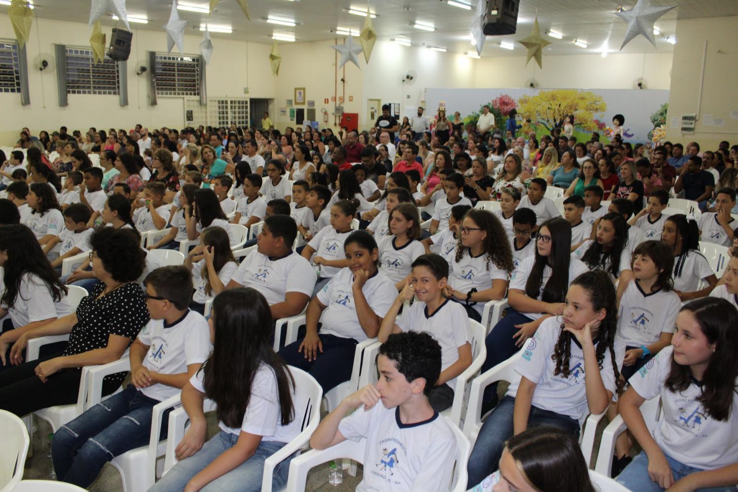 Alunos dos 5º anos produzem livro e participam de noite de autógrafos em Cordeirópolis