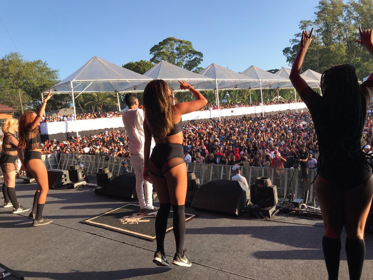 Tainá Grando monta show em menos de 24h para o MC M2K
