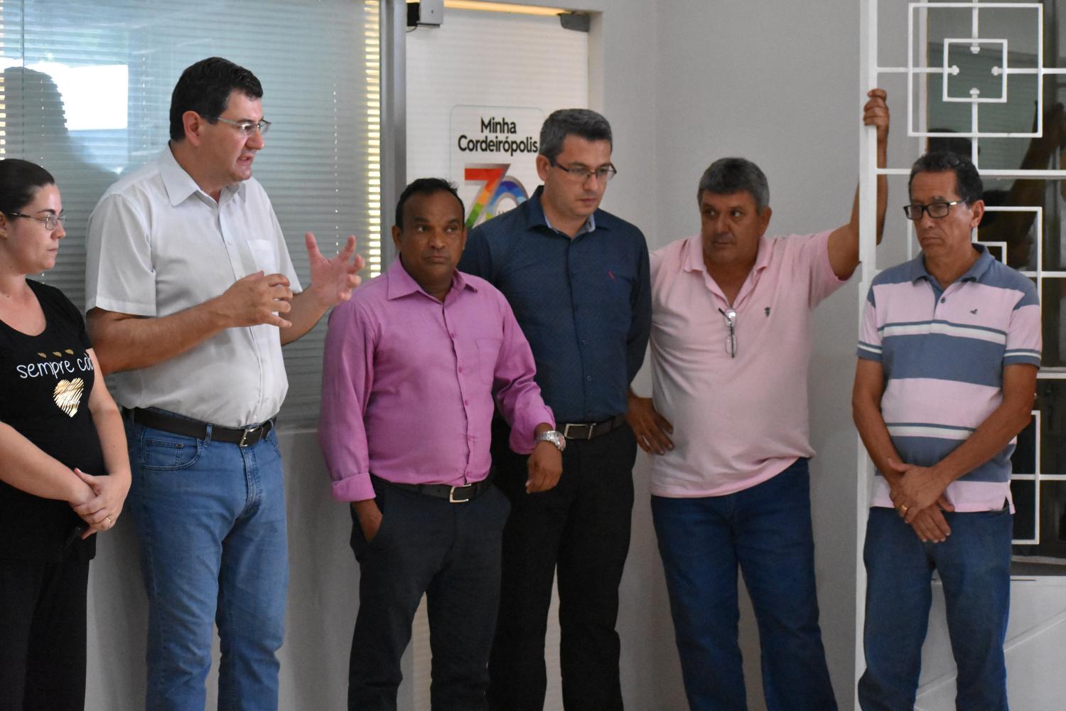 Vereadores participam da entrega do micro-ônibus para a Saúde de Cordeirópolis