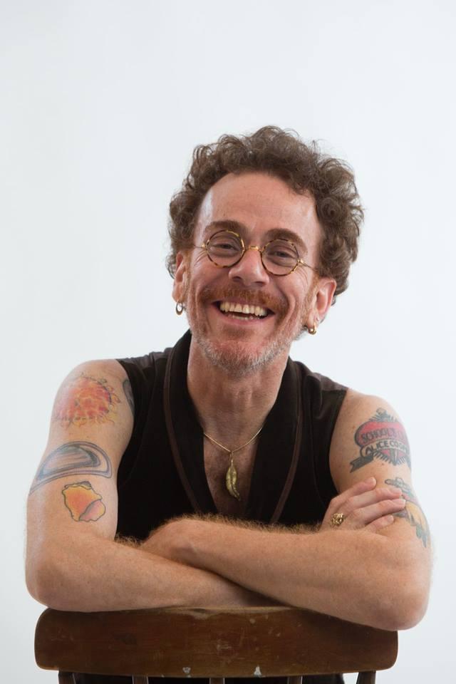 Nando Reis apresenta show intimista em Campos do Jordão