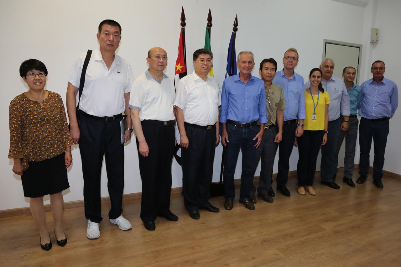 Prefeito de Limeira recebe Comitiva Chinesa