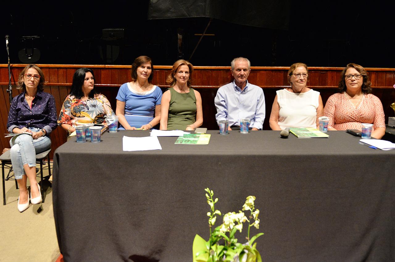 Mais de 430 representantes de 65 municípios participam de fórum regional sobre assistência social