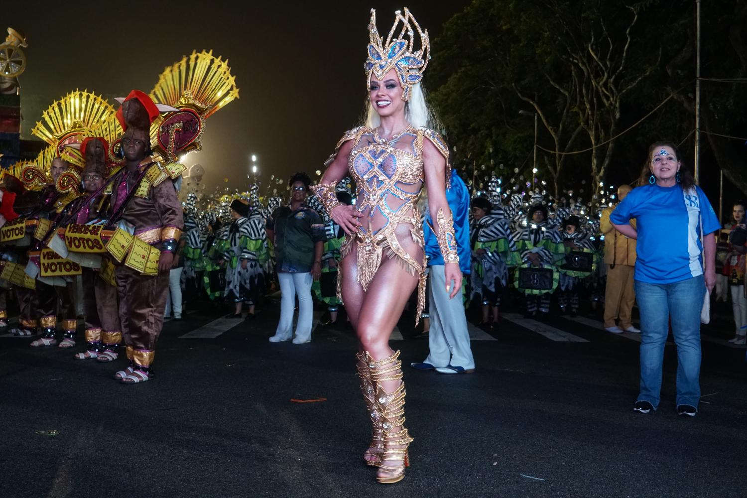 Renata Spallicci destaca-se no desfile da campeã Acadêmicos do Tatuapé