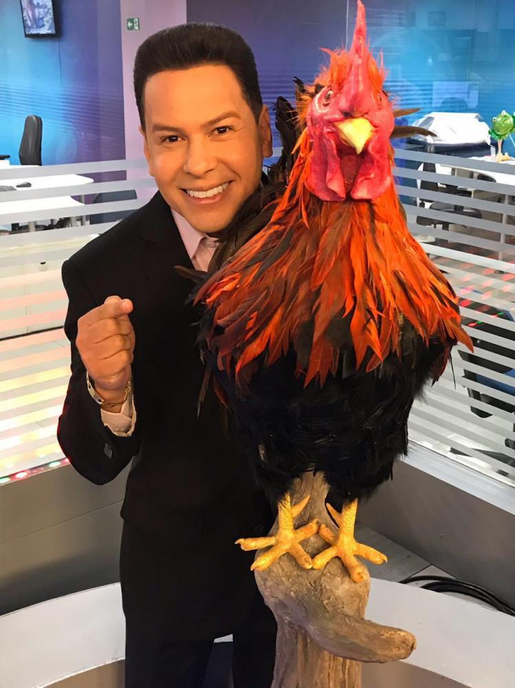 Âncora do telejornal do SBT, Marcão do Povo vira rei dos Merchans