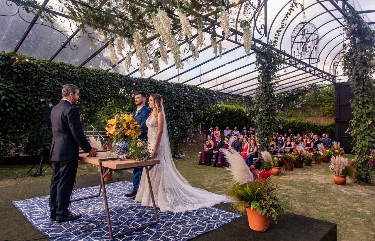 Casar durante a semana vale a pena? Especialista responde