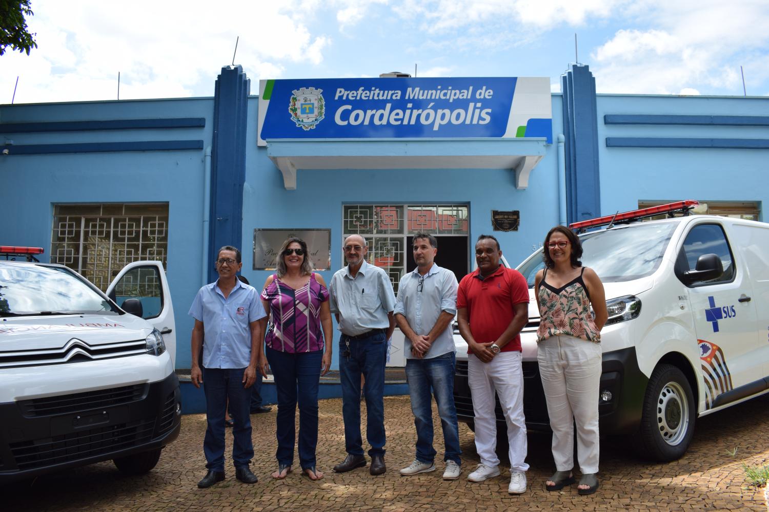 Vereadores de Cordeirópolis participam da entrega de mais duas ambulâncias
