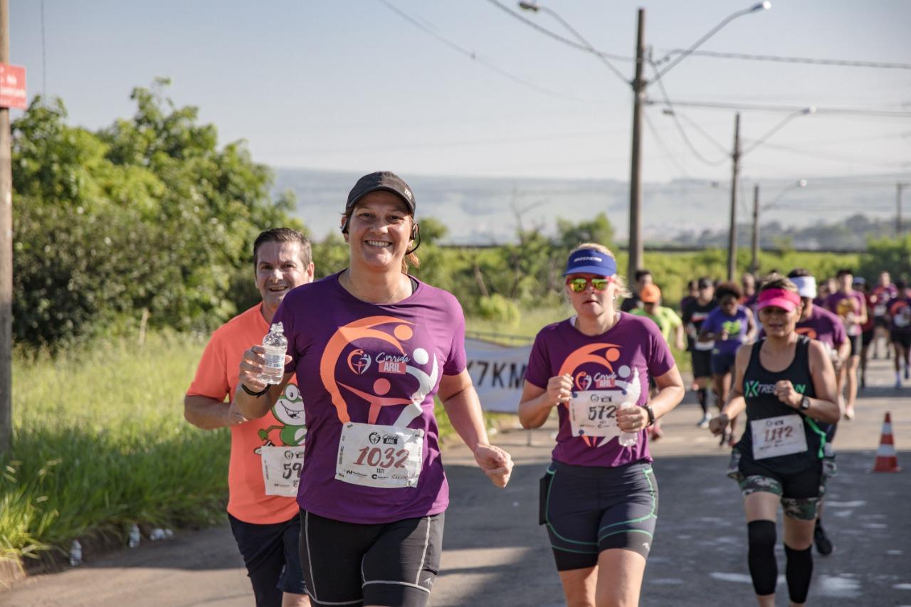 Bira e Tatiele vencem a Corrida da Aril no Shopping Nações em Limeira