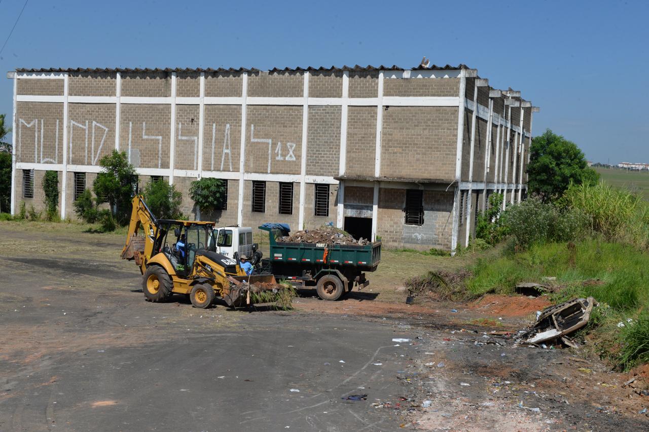 Prefeitura de Limeira autua barracão desativado que abrigava criadouros