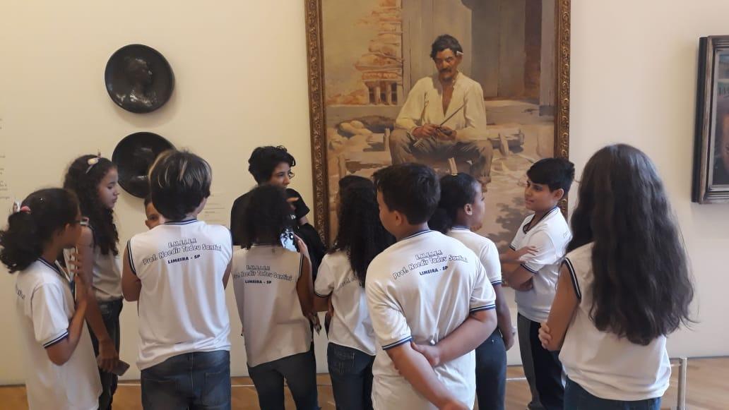 Alunos da rede municipal de ensino de Limeira visitam Pinacoteca em São Paulo