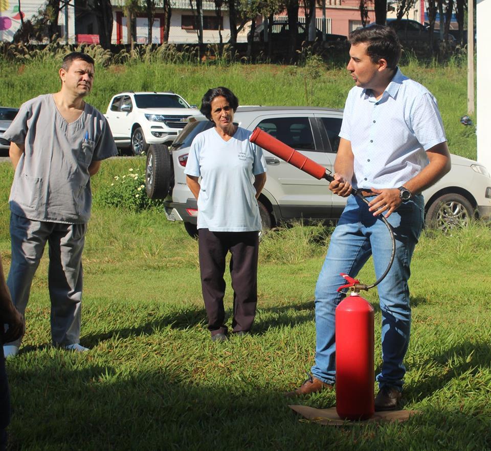 Funcionários do Hospital de Cordeirópolis participam de treinamento ao combate de incêndio