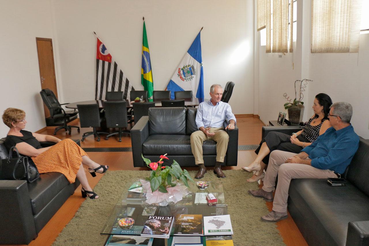Nova gerente do Senac visita o prefeito de Limeira