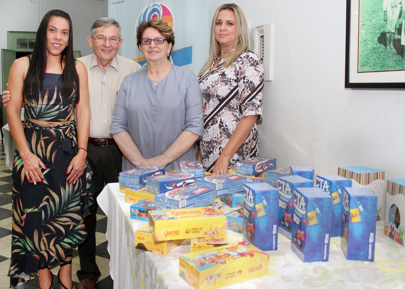 Rotary e Casa da Amizade fazem doação de chocolates para a Casa da Esperança de Cordeirópolis