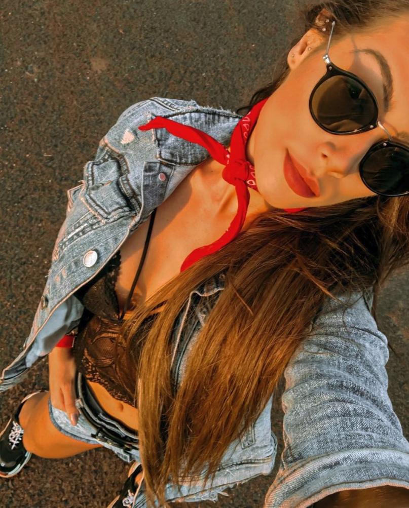 Wendy Tavares bomba na internet seguindo tendência internacional dos lencinhos 