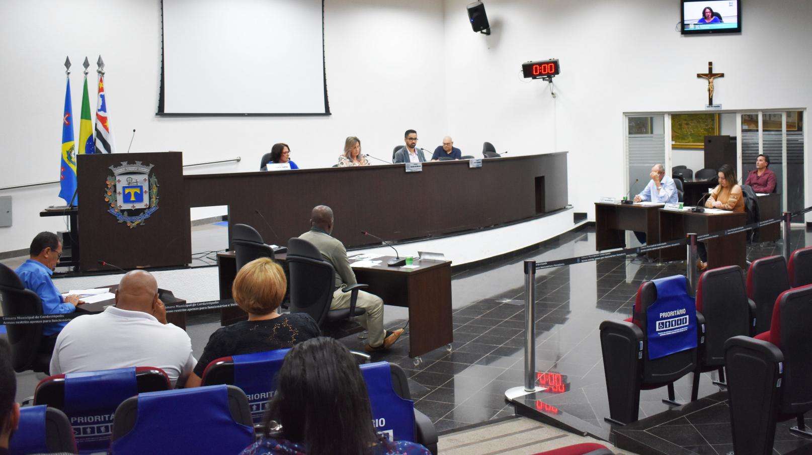 É aprovado o substitutivo do programa 