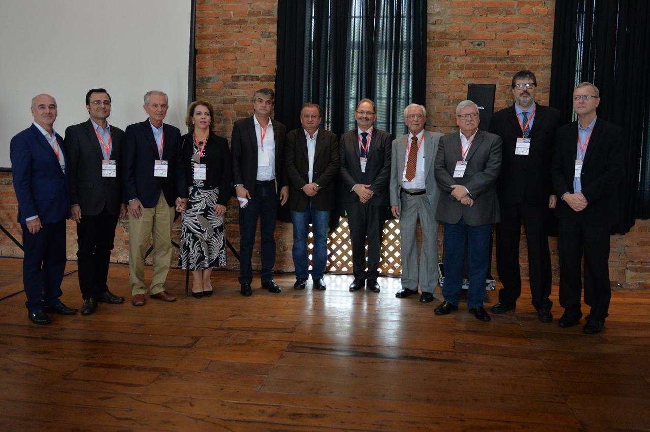 Prefeito de Limeira acompanha evento em comemoração à indústria