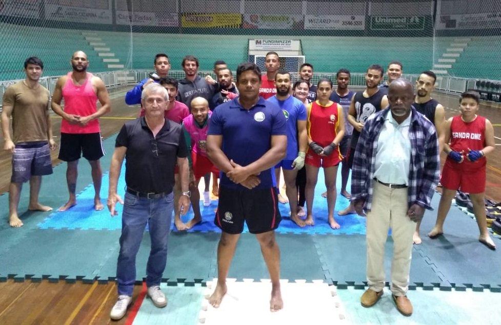 Atletas de Kung Fu de Cordeirópolis recebem novos equipamentos