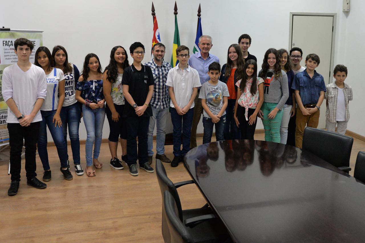 Prefeito de Limeira recebe vereadores juniores