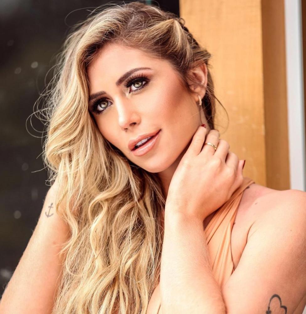 De malas prontas, Letícia Daniela dispara: “até logo, Brasil”