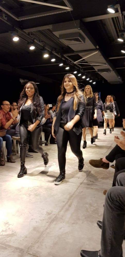 Desfile apresenta coleções de alunos da FAAL no Shopping Center Limeira