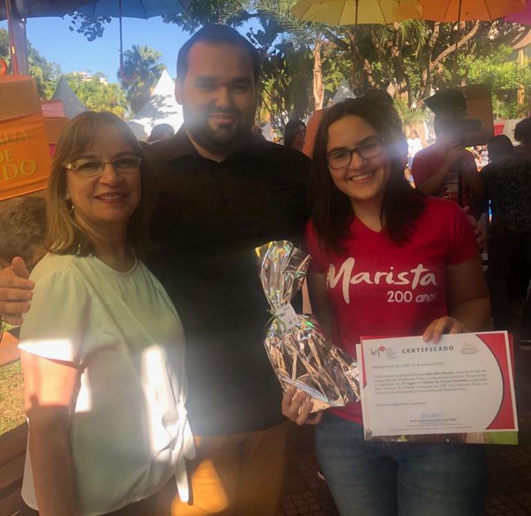Estudante de Ribeirão Preto é premiada em concurso de ficção científica