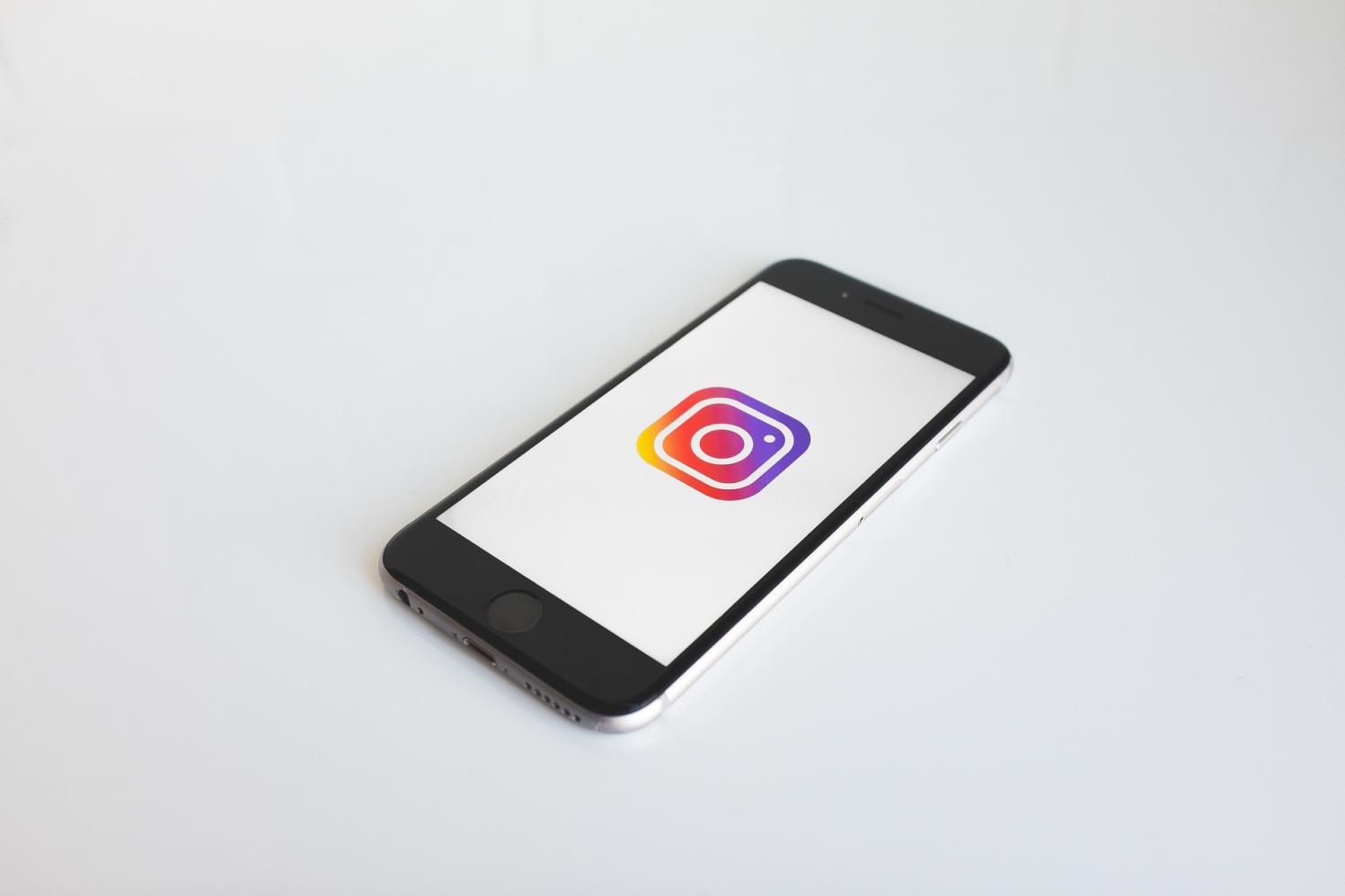 'O Instagram tem o desafio de deixar de ser um fake', diz especialista