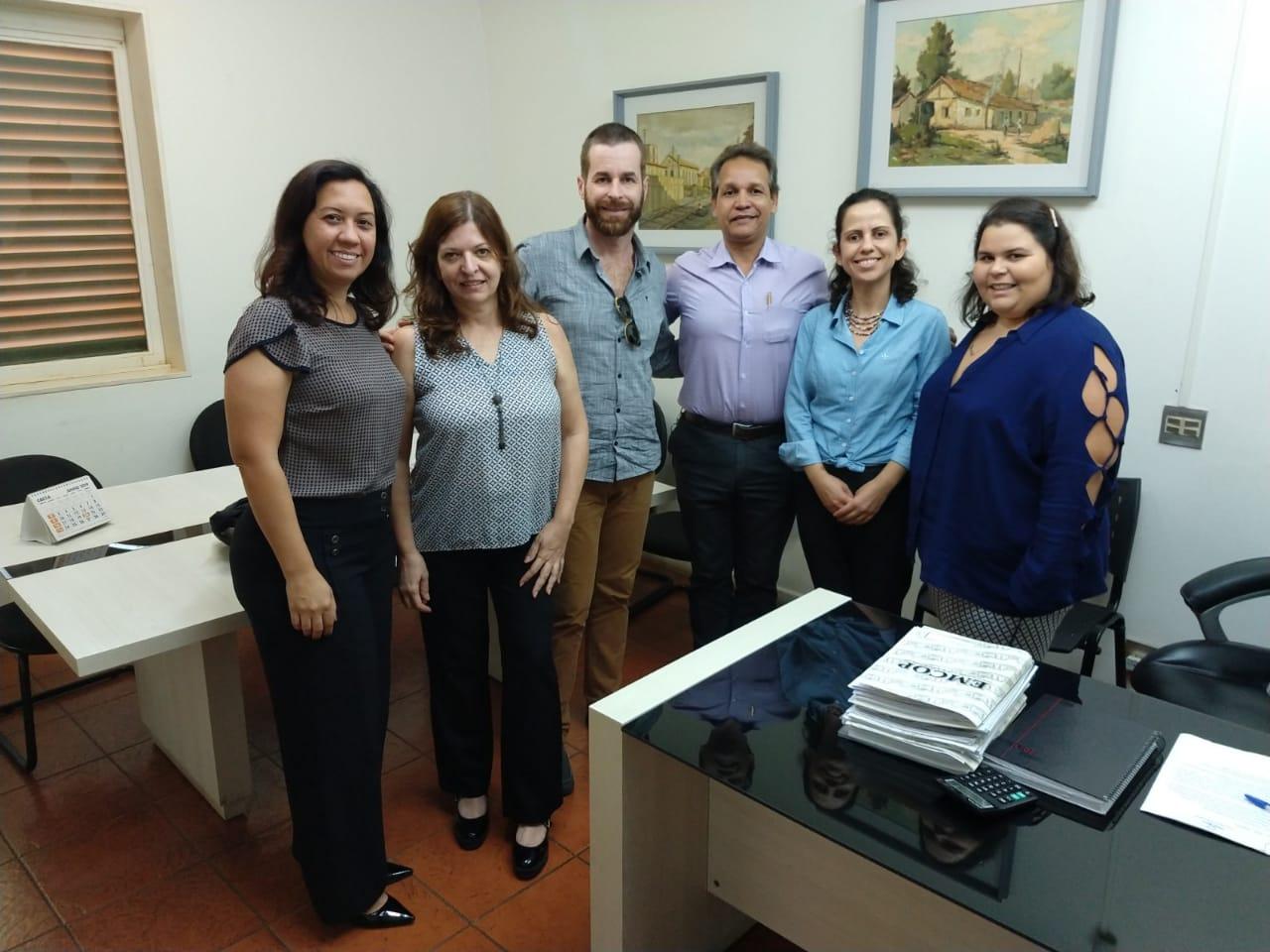 Secretária de Habitação de Limeira visita escola Maria Peregrina e Emcop