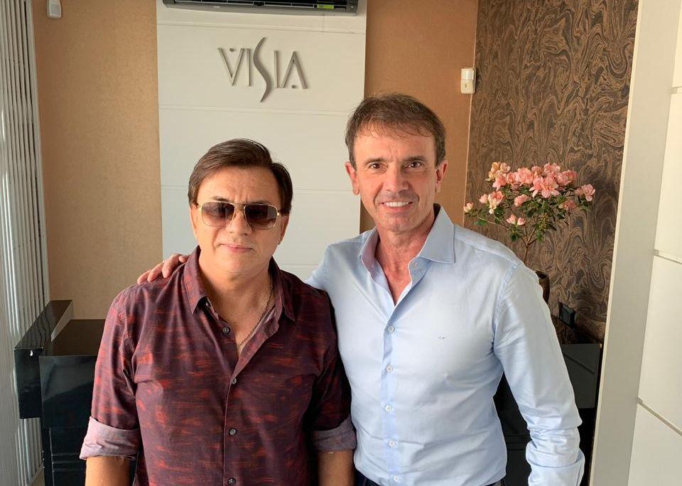 Preparando para maratona da Turnê Amigos, Chitãozinho realiza tratamento de saúde
