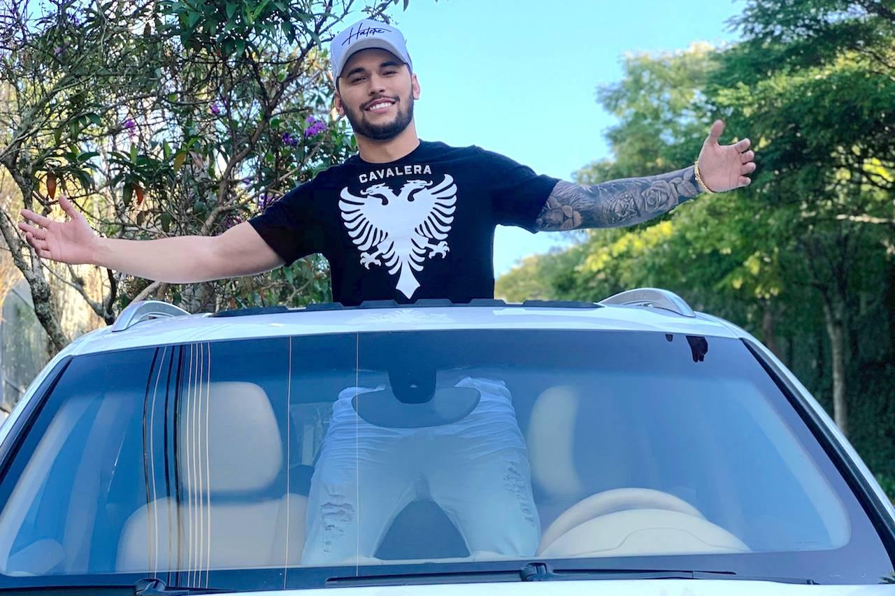 Jovem milionário lança e-book e curso para ensinar o segredo para faturar na internet