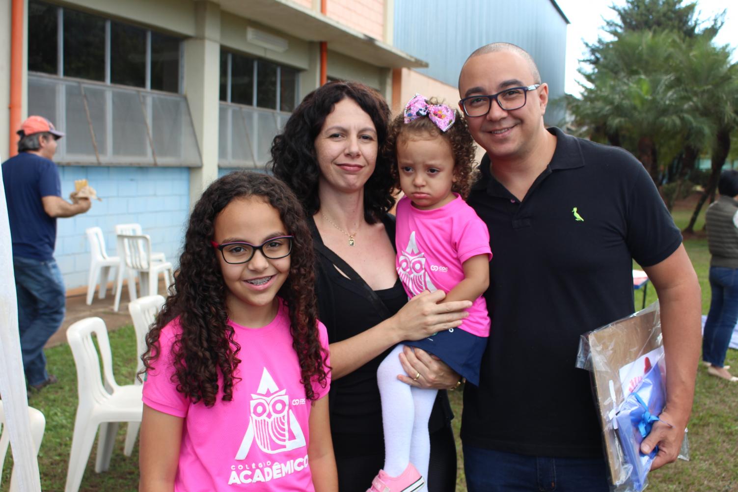 Pais ficam emocionados com homenagens dos filhos em Limeira