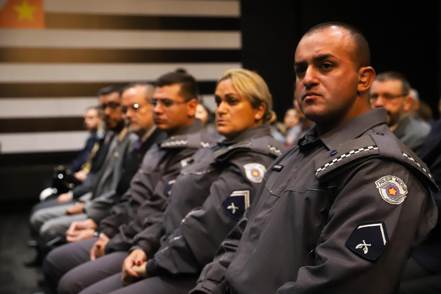 Estado homenageia os policiais nota 10 do mês