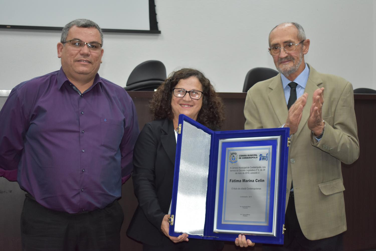 Fátima Marina Celin recebe título de cidadã cordeiropolense