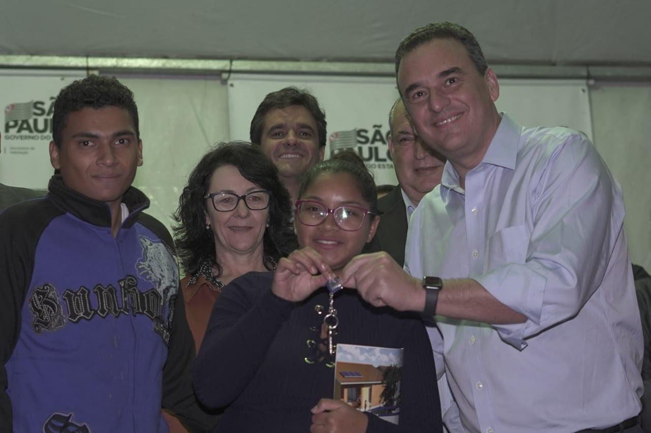 CDHU entrega 76 casas para famílias de Rafard