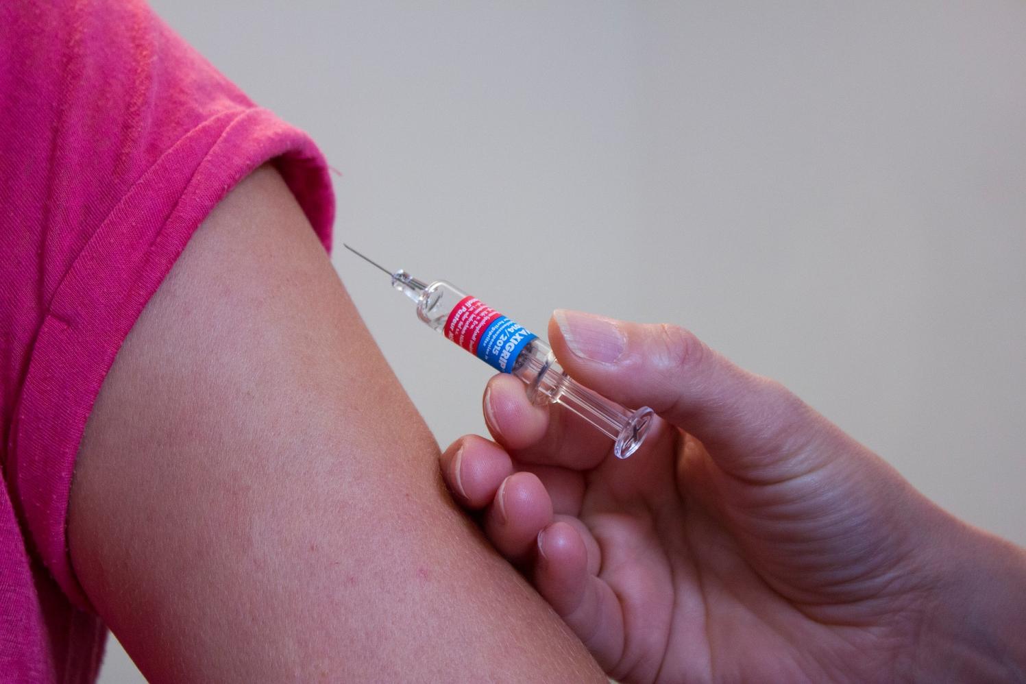 Médico epidemiologista da FGV EMAp explica a importância da vacinação